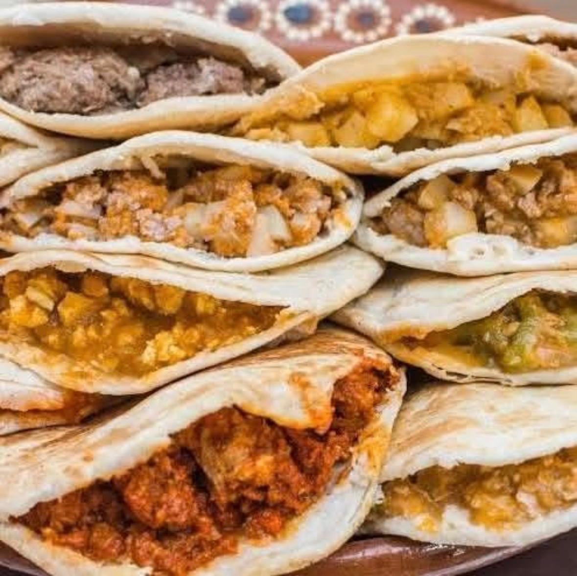 Gorditas con distintos guisos